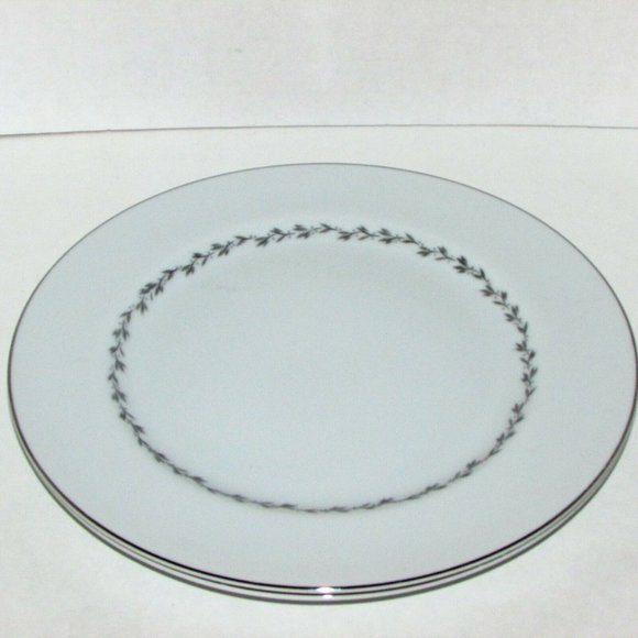 2 Mikasa Dinner Plates Fine China MELBOURNE 5556 Vintage Discontinued - Picture 10 of 10